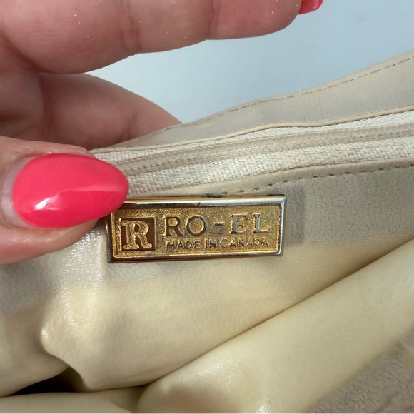 Vintage 1980s white leather shoulder bag with mixed metal hardware - Picture 7 of 9